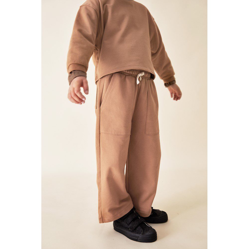 Cropped Sweatshirt & Loose Straight Trousers | Brownie